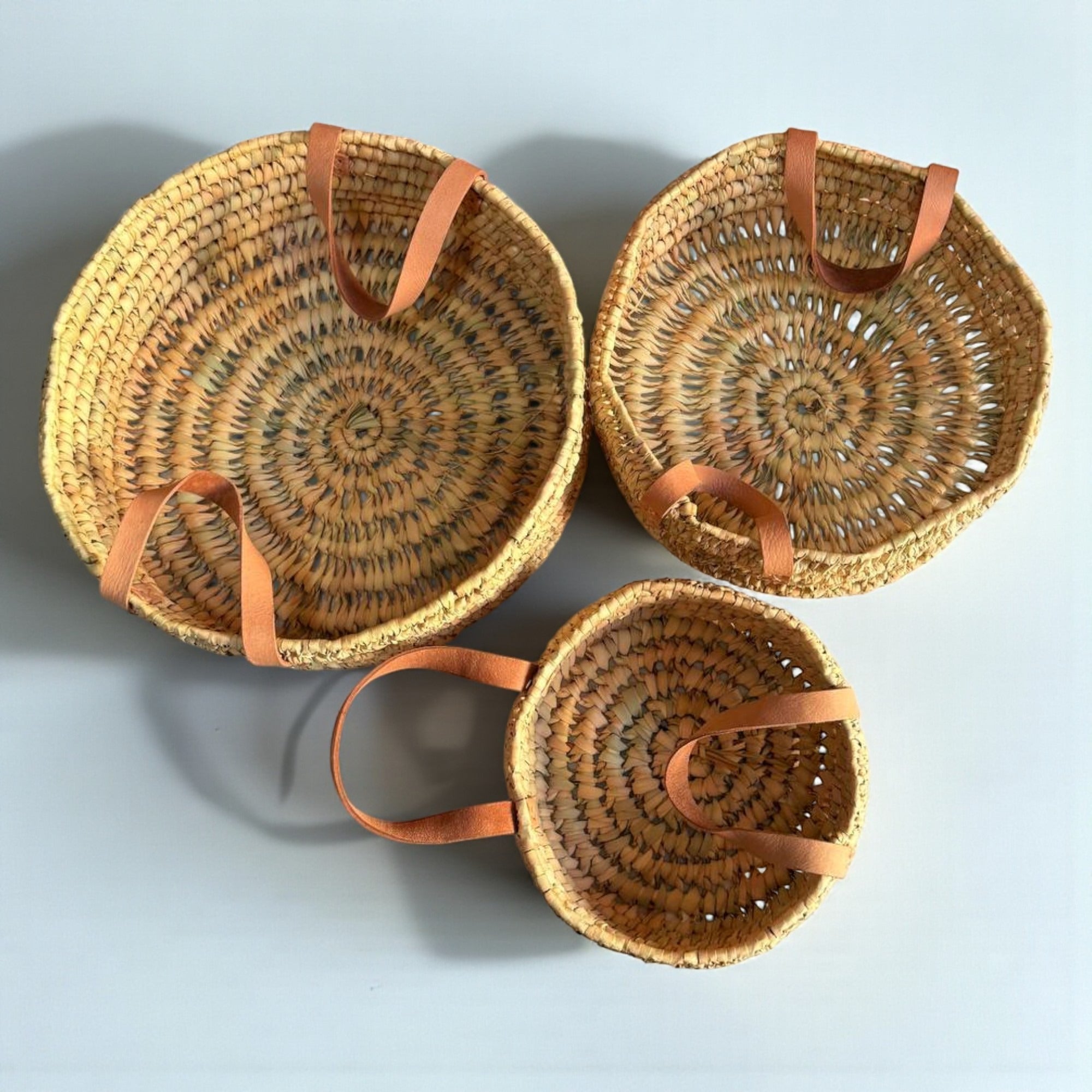 Wicker Round Basket with Leather Handles – Woven Straw Storage & Display