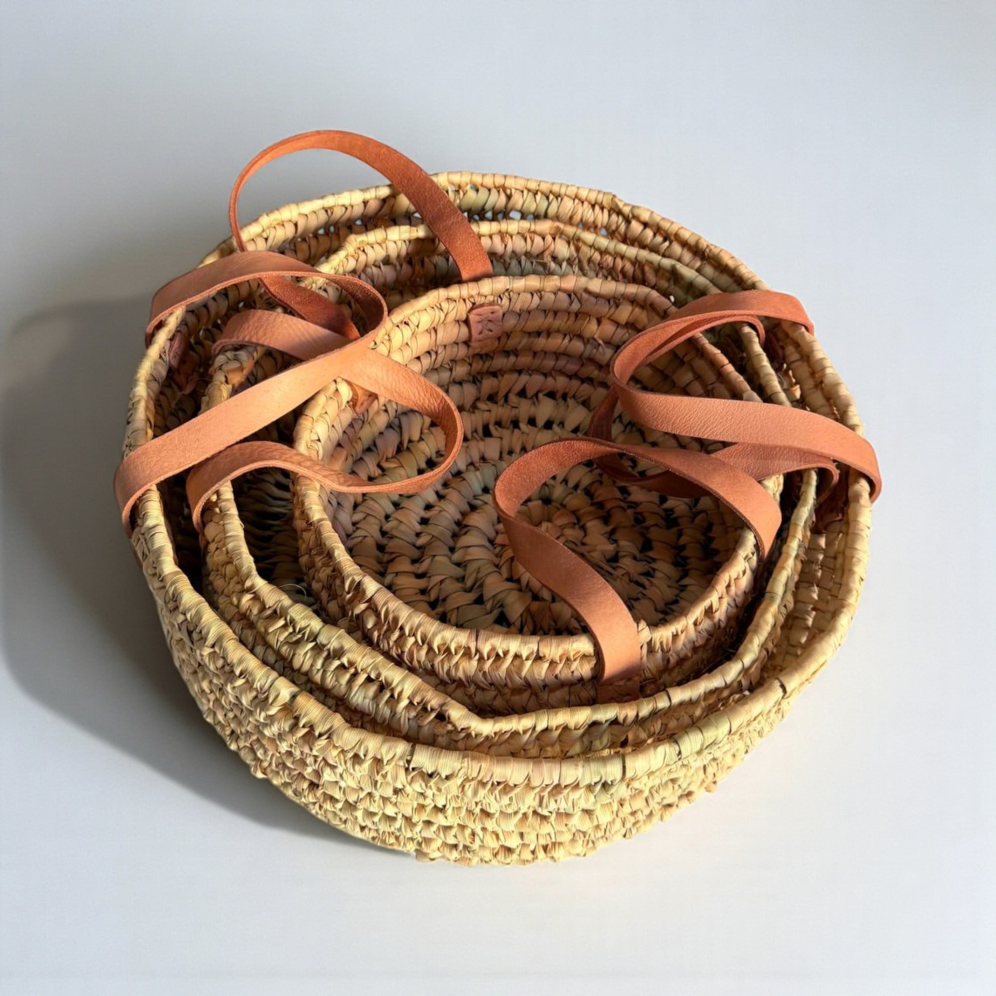 Wicker Round Basket with Leather Handles – Woven Straw Storage & Display