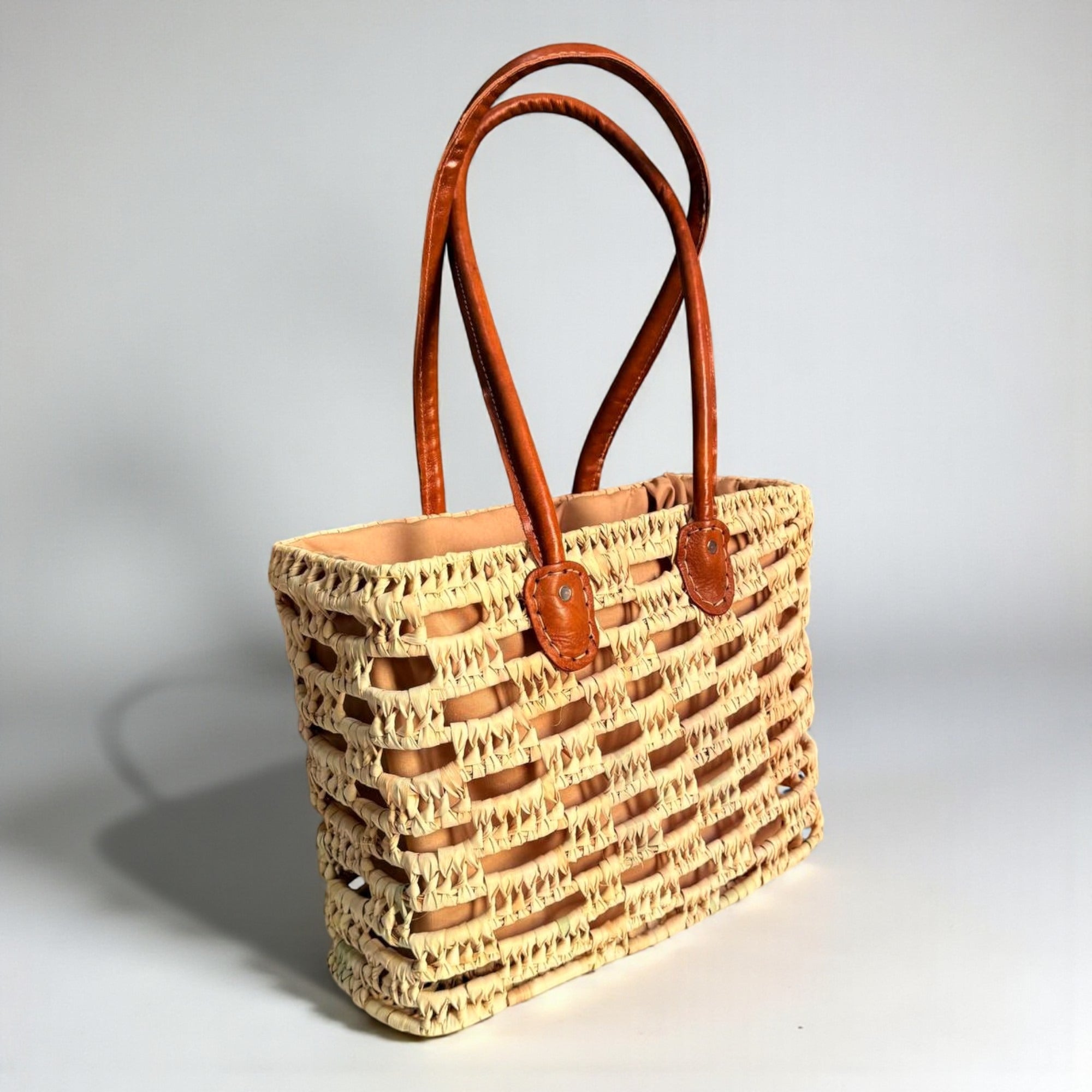 Staw Market Basket Tote – Woven Palm Leaves, Leather Handles